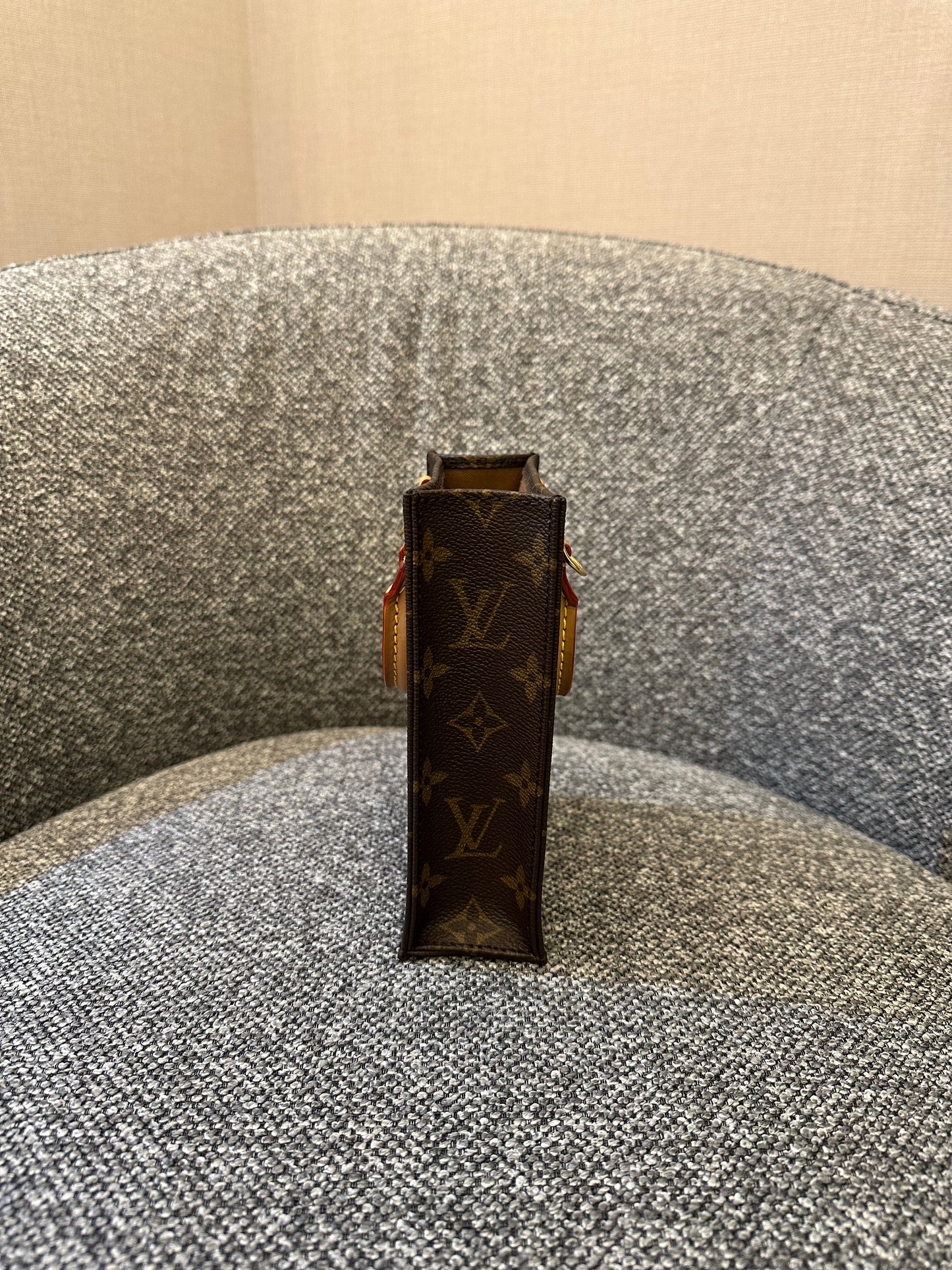 Louis Vuitton Sac Plat in Monogram Canvas