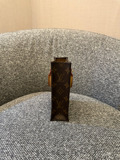 Louis Vuitton Sac Plat in Monogram Canvas