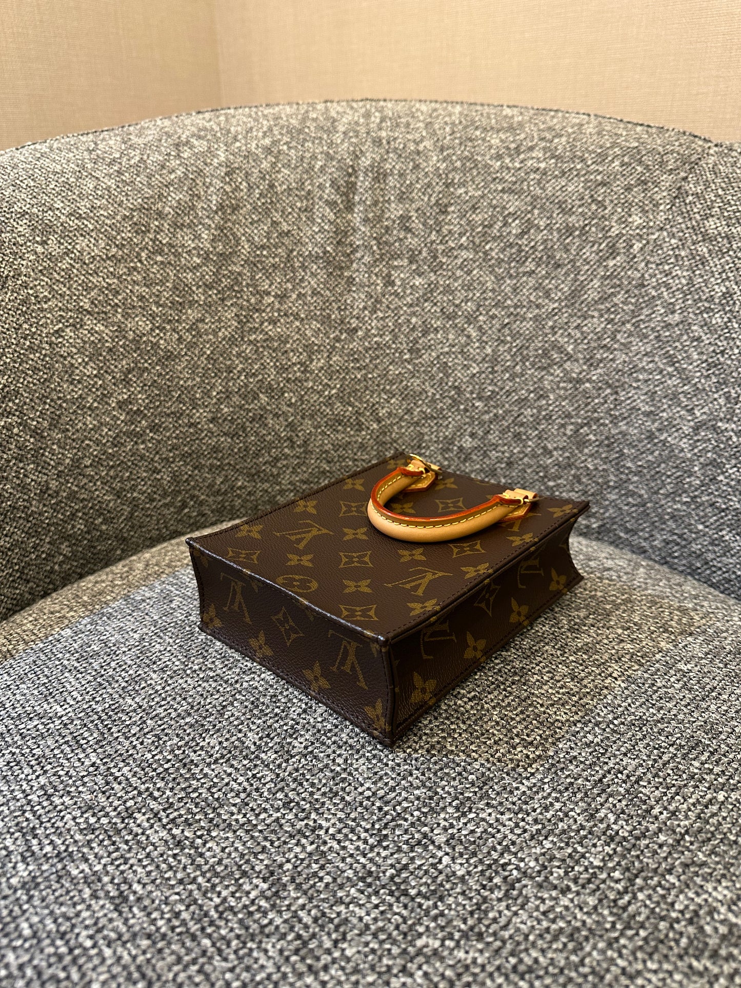 Louis Vuitton Sac Plat in Monogram Canvas