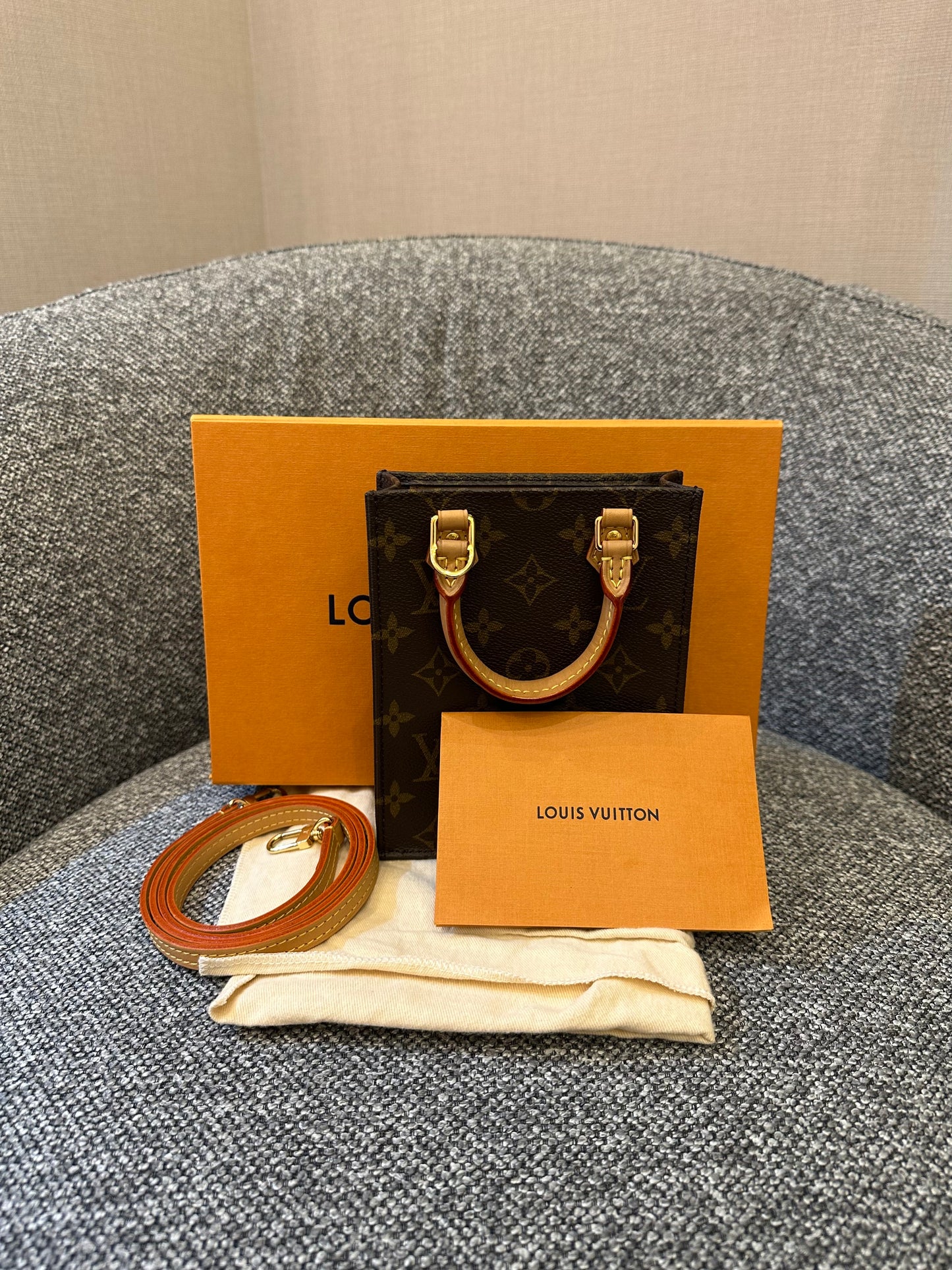 Louis Vuitton Sac Plat in Monogram Canvas