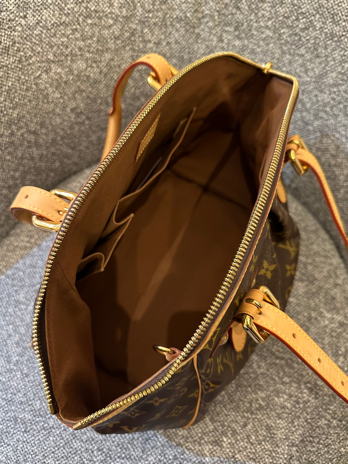 Louis Vuitton Tivoli Monogram Canvas Shoulder Bag