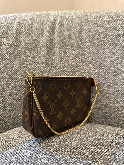 Louis Vuitton Pochette Accessoires in Monogram Canvas