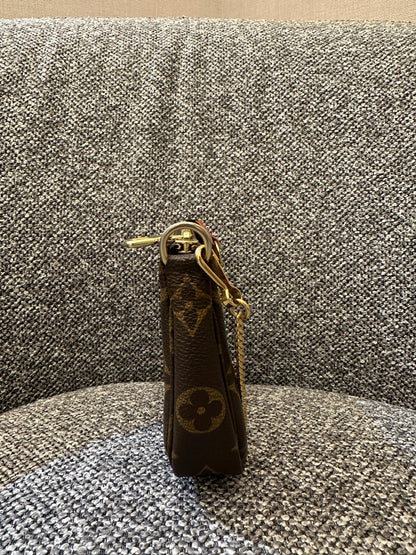 Louis Vuitton Pochette Accessoires in Monogram Canvas