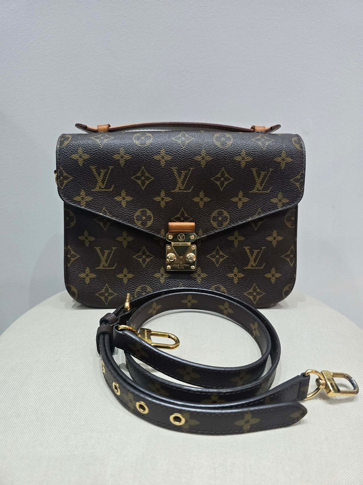 Louis Vuitton Metis in Monogram Canvas