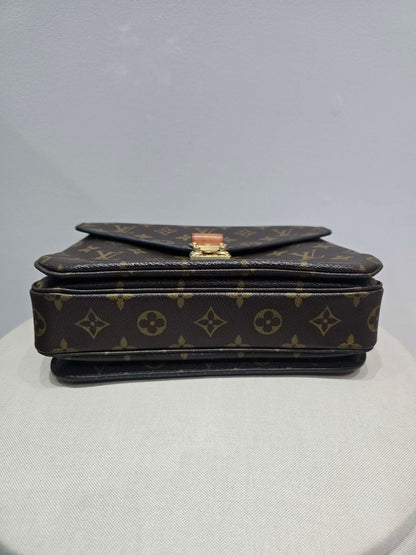 Louis Vuitton Metis in Monogram Canvas